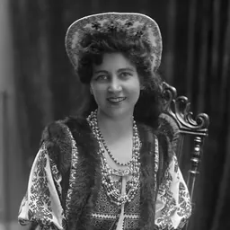 Portrait of Lilly Walleni