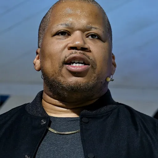 Portrait of Devo Harris