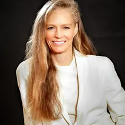 Portrait of Suzy Amis Cameron