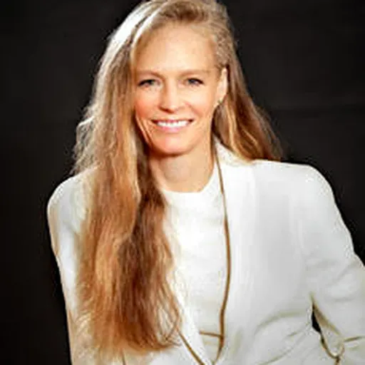 Portrait of Suzy Amis Cameron