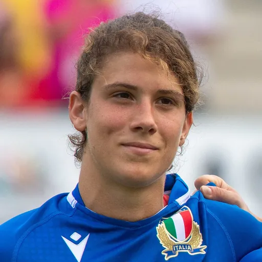 Portrait of Aura Muzzo