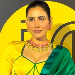 Portrait of Sonnalli Seygall
