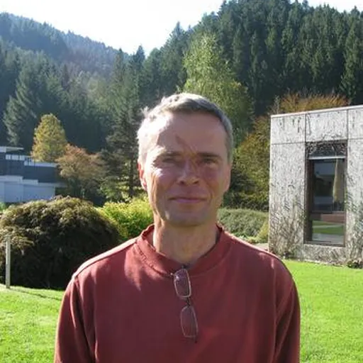 Portrait of Michael Weiss