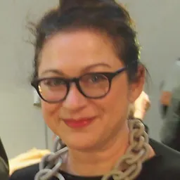 Portrait of Gill Hicks