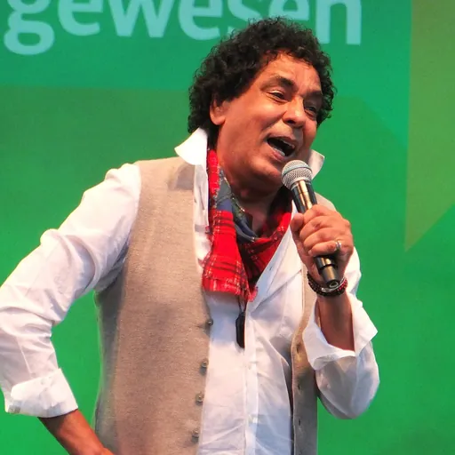 Portrait of Mohamed Mounir