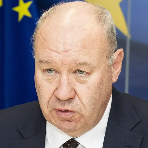 Portrait of Derek Vaughan