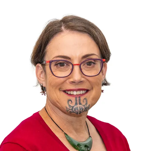 Portrait of Sue Crengle