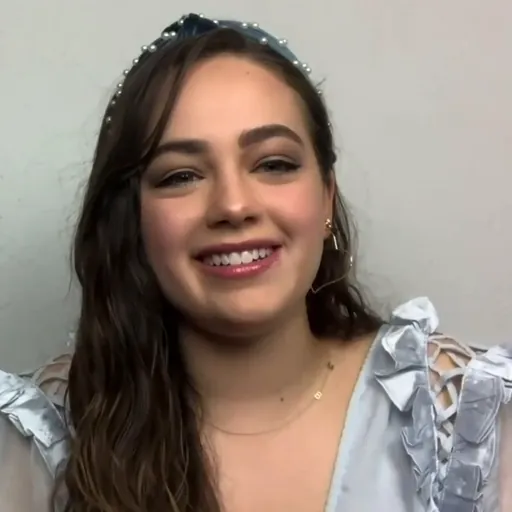 Portrait of Mary Mouser