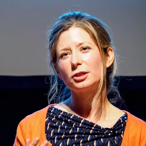 Portrait of Jo Marchant