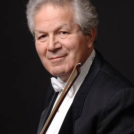Portrait of Robert Davidovici