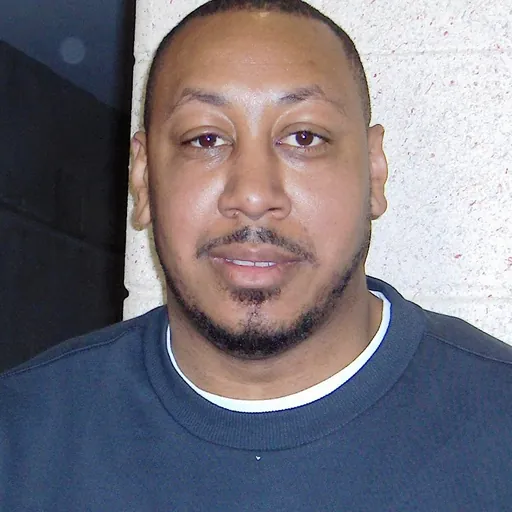 Portrait of Donyell Marshall