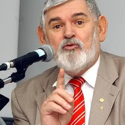 Portrait of Luiz Couto