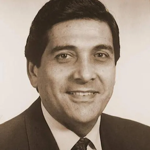 Portrait of Roberto Tovar Faja
