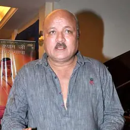 Portrait of Arun Bakshi