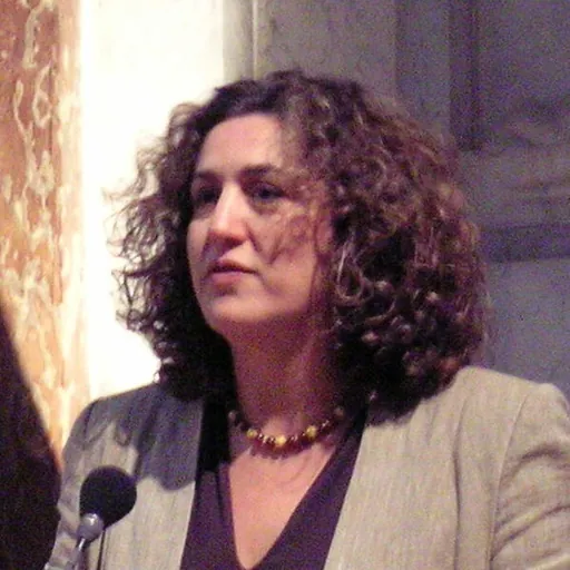 Portrait of Halleh Ghorashi