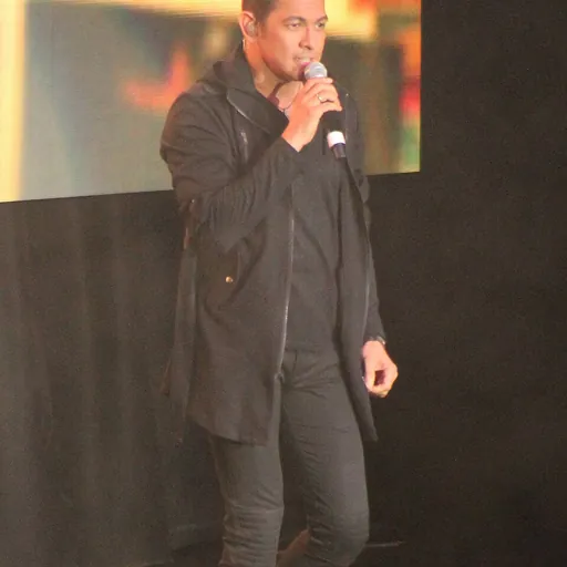 Portrait of Gary Valenciano
