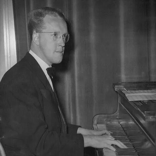 Portrait of Derek Hilton