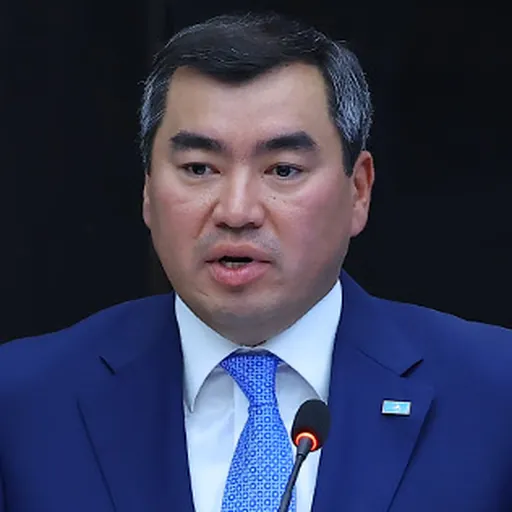 Portrait of Şyñğys Ärinov