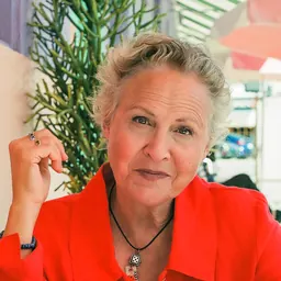 Portrait of Julie Christensen