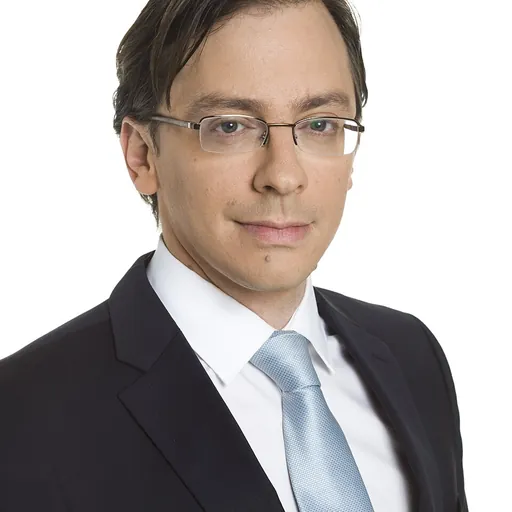 Portrait of Nadav Eyal