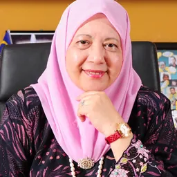 Portrait of Asma Ismail