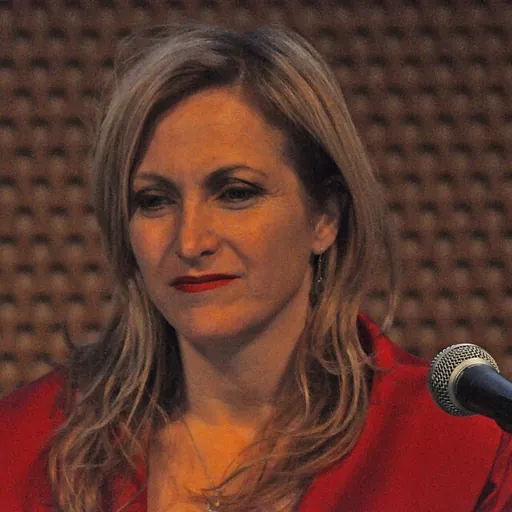 Portrait of Wendy Fonarow