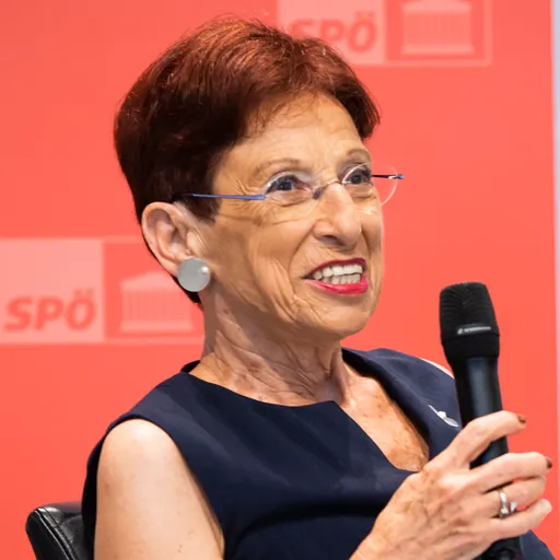 Portrait of Ruth Wodak