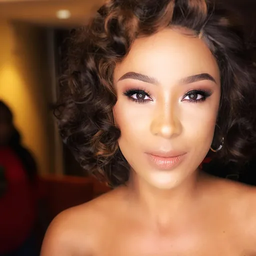 Portrait of Nikki Samonas