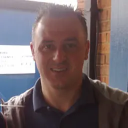 Portrait of Darren Roberts
