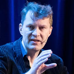 Portrait of Luke Harding