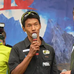 Portrait of Dachhiri Sherpa