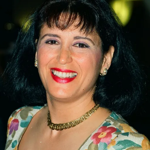 Portrait of Bonnie Erbé