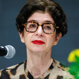 Portrait of Leora Tanenbaum