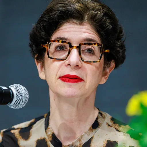 Portrait of Leora Tanenbaum
