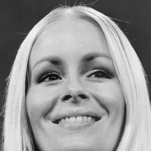 Portrait of Lynn Kellogg
