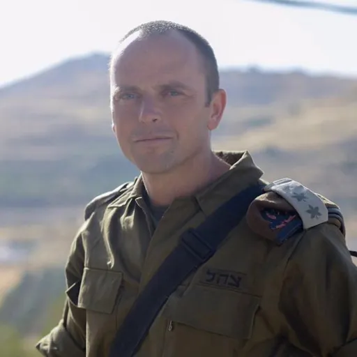 Portrait of Shai Klapper