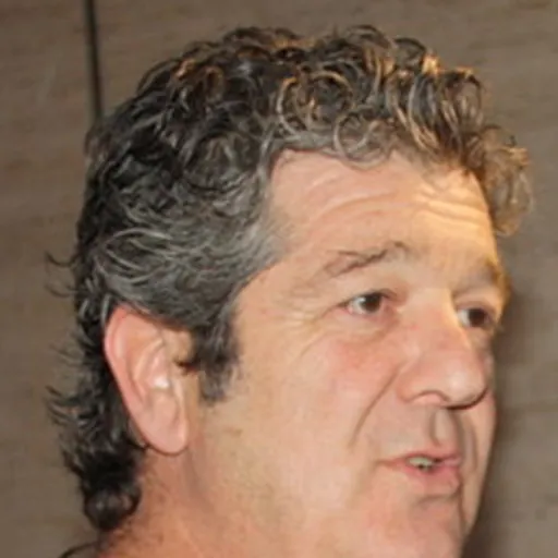 Portrait of Avi Kushnir