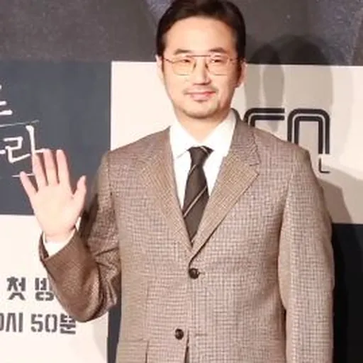 Portrait of Ryu Seung-su