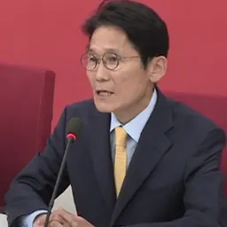 Portrait of Youn So-ha