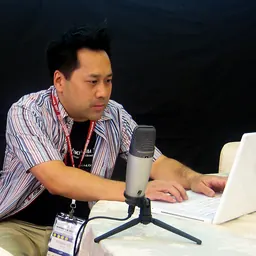 Portrait of Andrew Lih