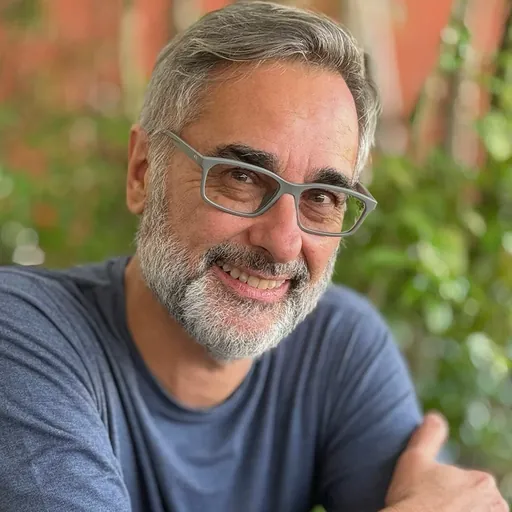 Portrait of Cássio Vasconcellos
