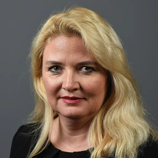 Portrait of Kristin Brinker