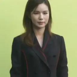 Portrait of Park Si-eun