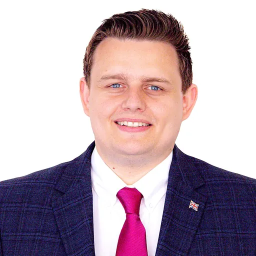 Portrait of Tom Giffard