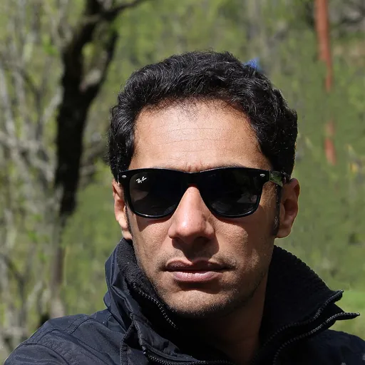 Portrait of Jatinder Mauhar