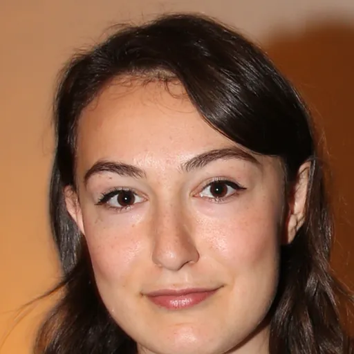Portrait of Zoe Jordan