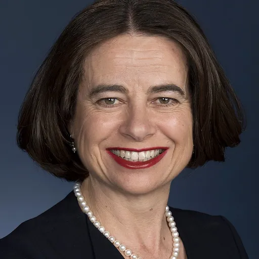 Portrait of Robyn Mudie