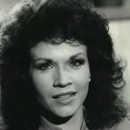 Portrait of Lindsay Bloom