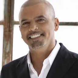Portrait of Eyal Golan