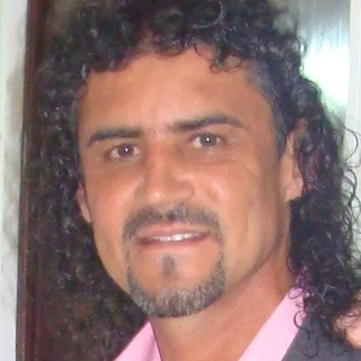 Portrait of Leonel Álvarez
